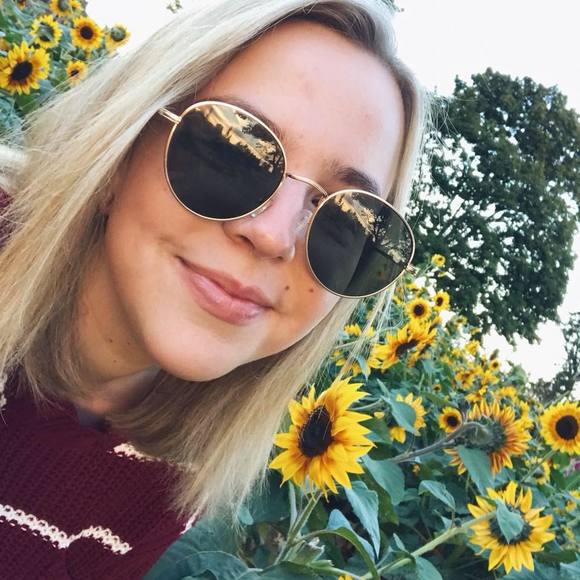 Meet your Posher, Abbey - Picture 1 of 1